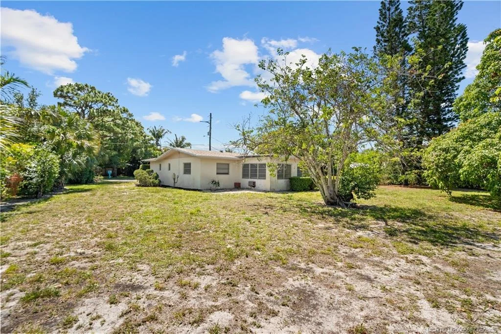 Photo of 391 SE Edgewood Drive