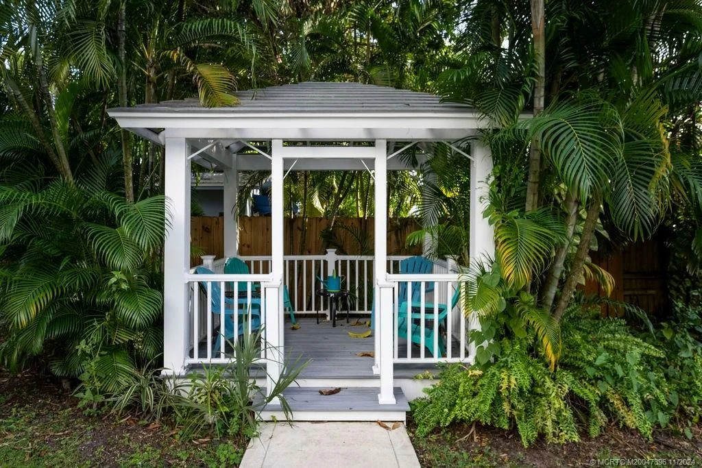 Photo of 535 SW Siesta Way