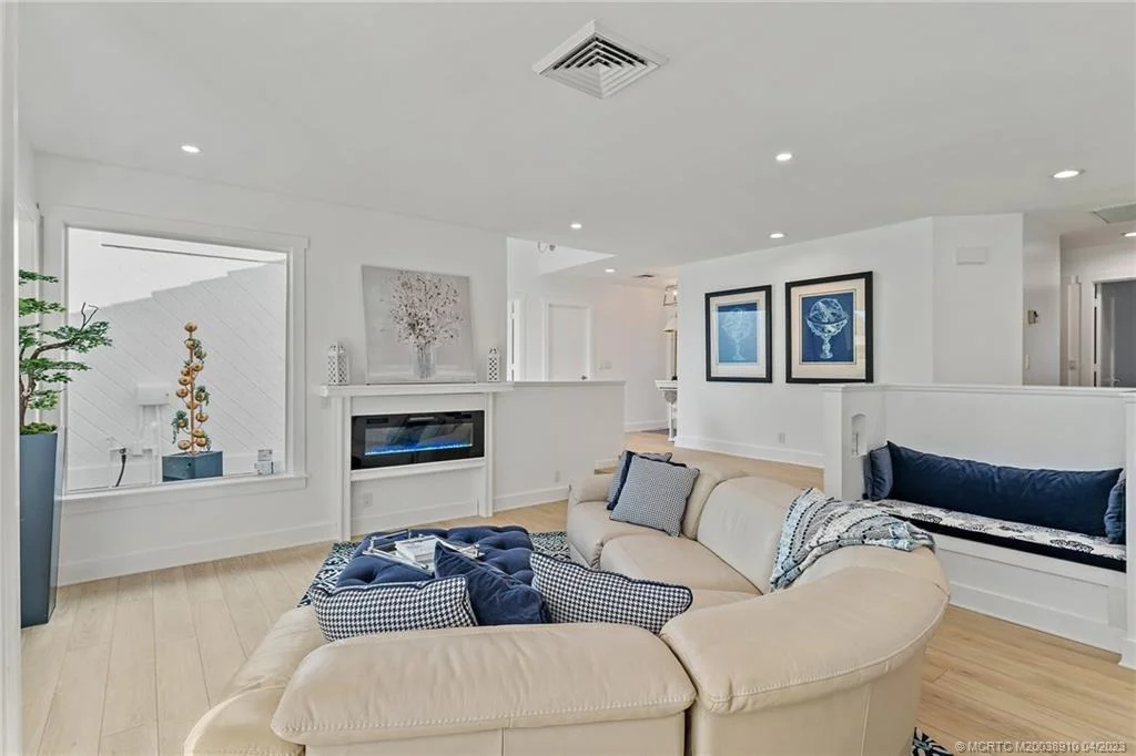 Photo of 17263 Bay Street