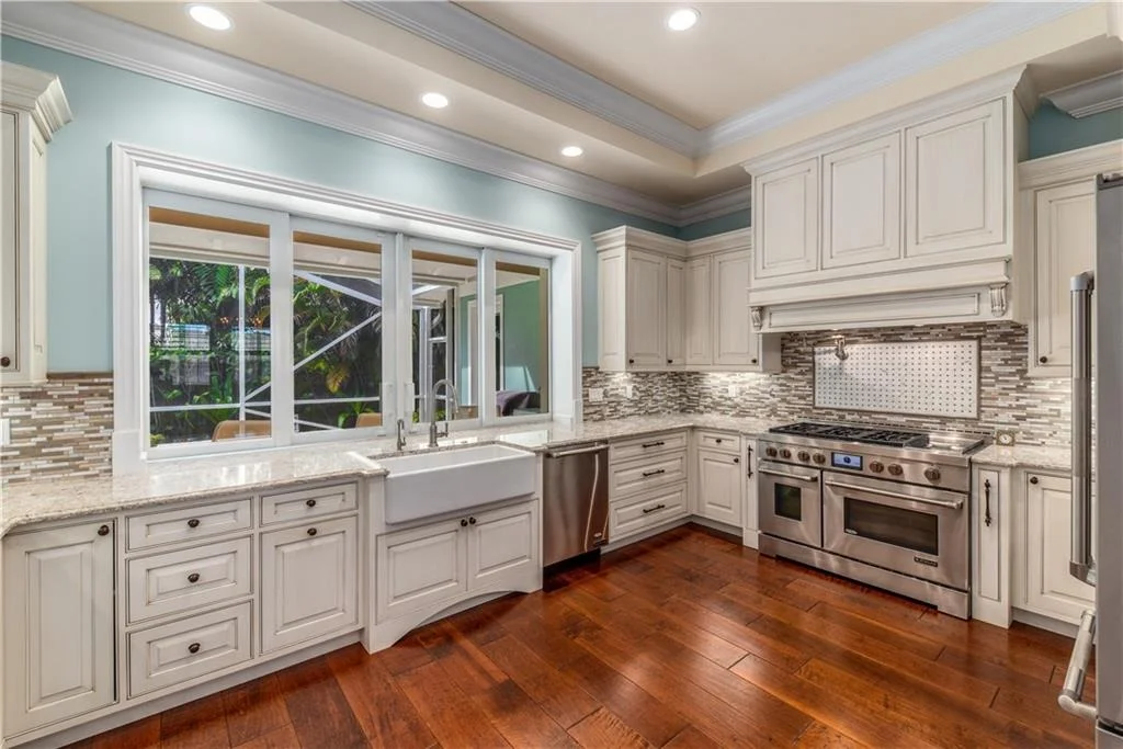 Photo of 920 SE Riverside Drive
