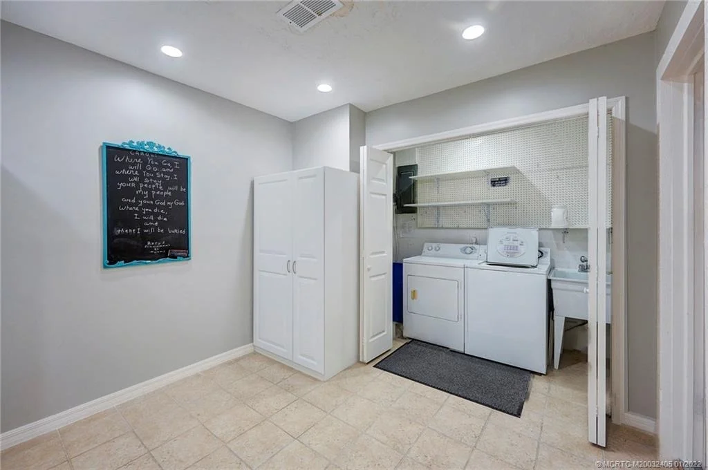 Photo of 338 SW Winnachee Drive
