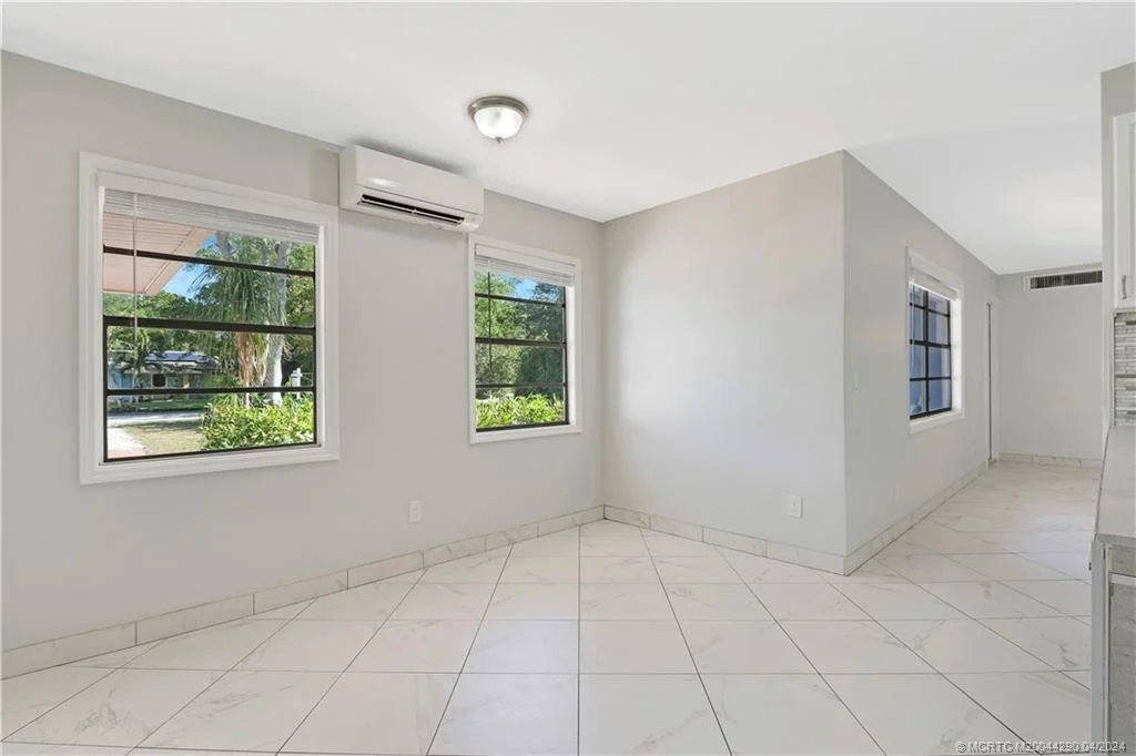 Photo of 327 SW Dyer Drive