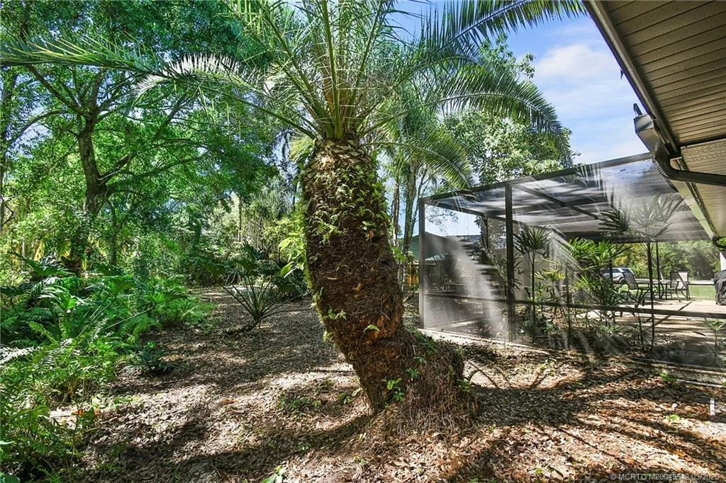 Photo of 8010 SE River Lane