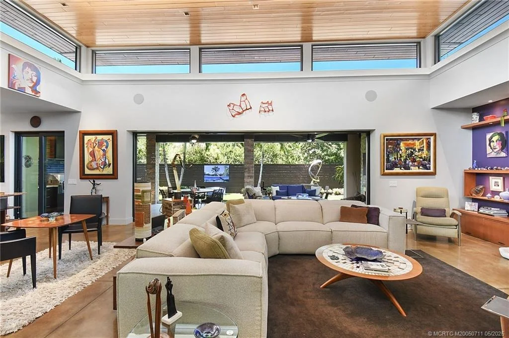 Photo of 314 SE Pelican Drive