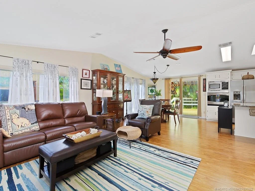 Photo of 112 SE Paradise Place