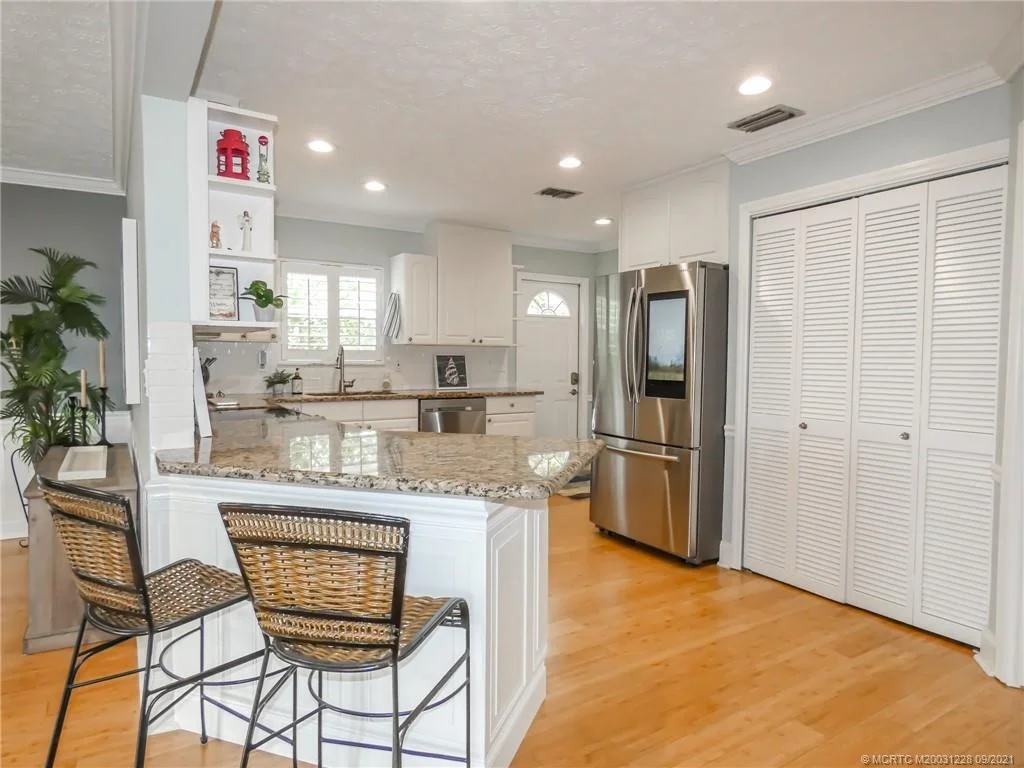 Photo of 765 SW Rustic Circle