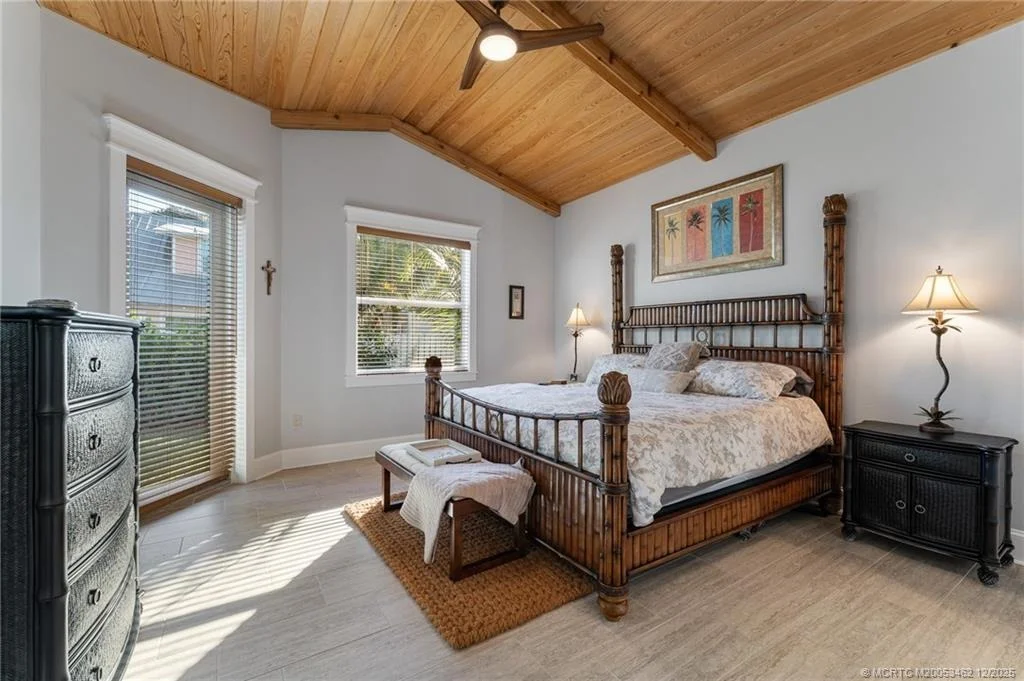 Photo of 1002 SE Riverside Drive