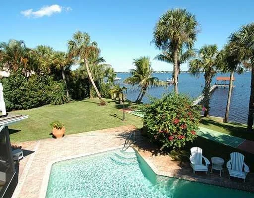 Photo of 1003 SE RIVERSIDE Drive