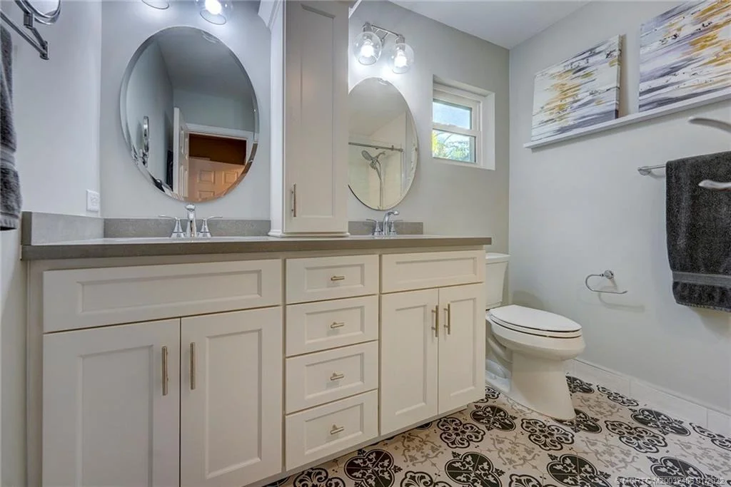 Photo of 338 SW Winnachee Drive