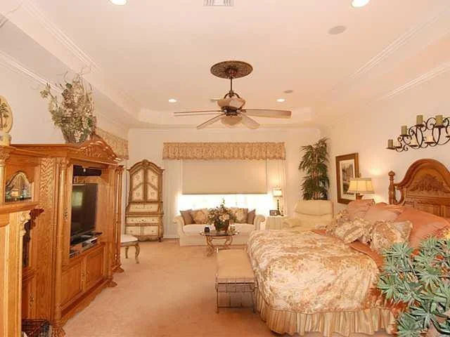 Photo of 705 SE RIVERSIDE Drive