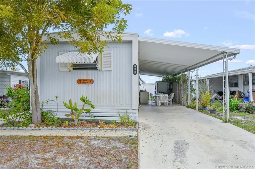 Photo of 608 Garden View Way NE