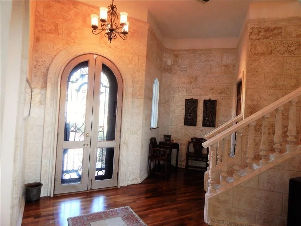 Photo of 661 NW Sunset Drive