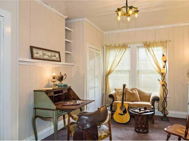 Photo of 708 SE RIVERSIDE Drive