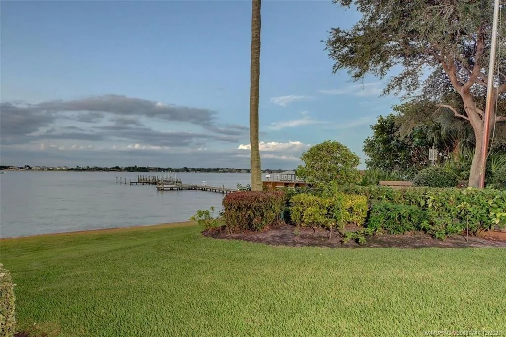 Photo of 21 SE Harbor Point Drive