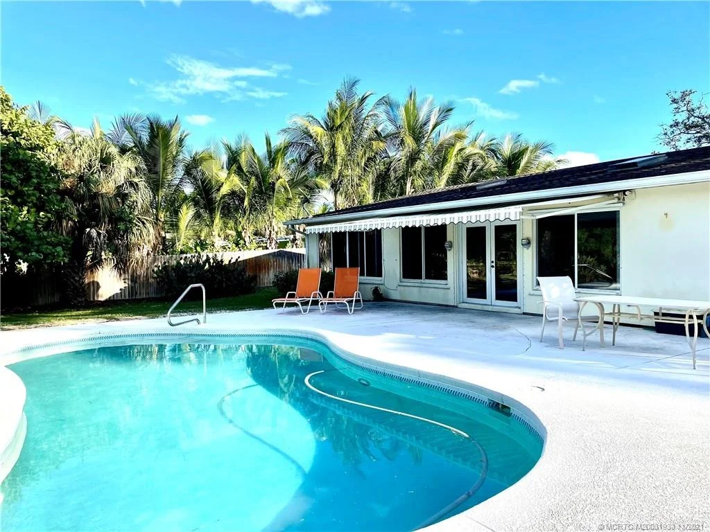 Photo of 702 NW Sunset Drive