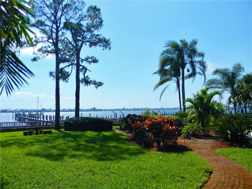 Photo of 661 NW Sunset Drive