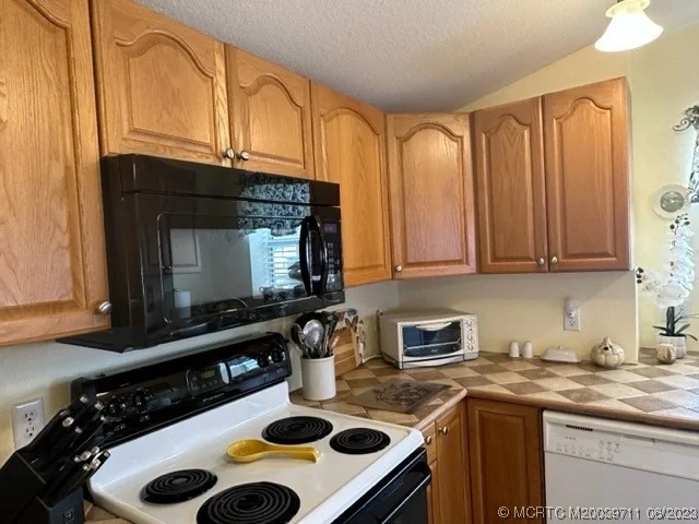 Photo of 988 Nettles Boulevard