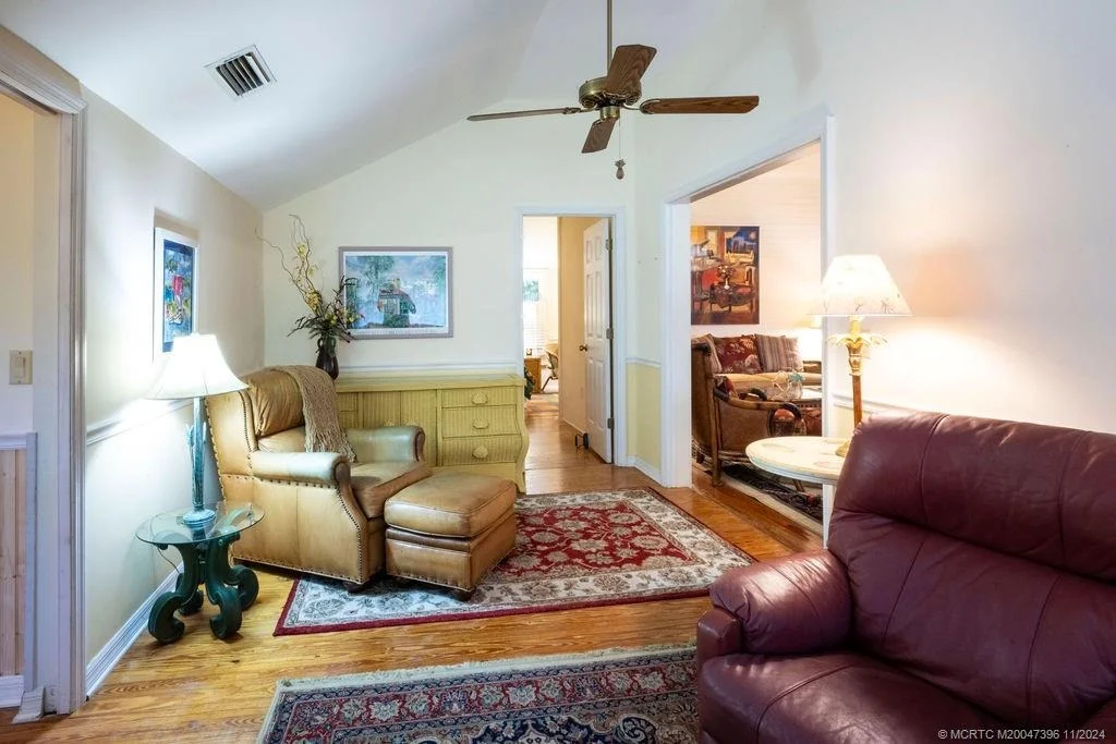 Photo of 535 SW Siesta Way