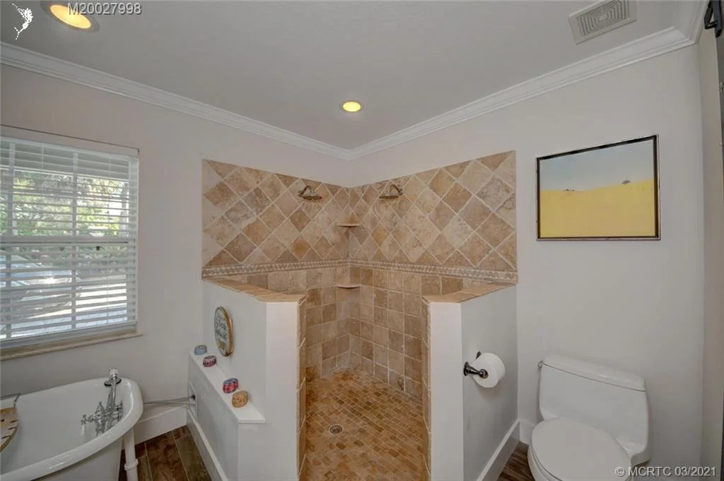 Photo of 320 SE Pelican Drive