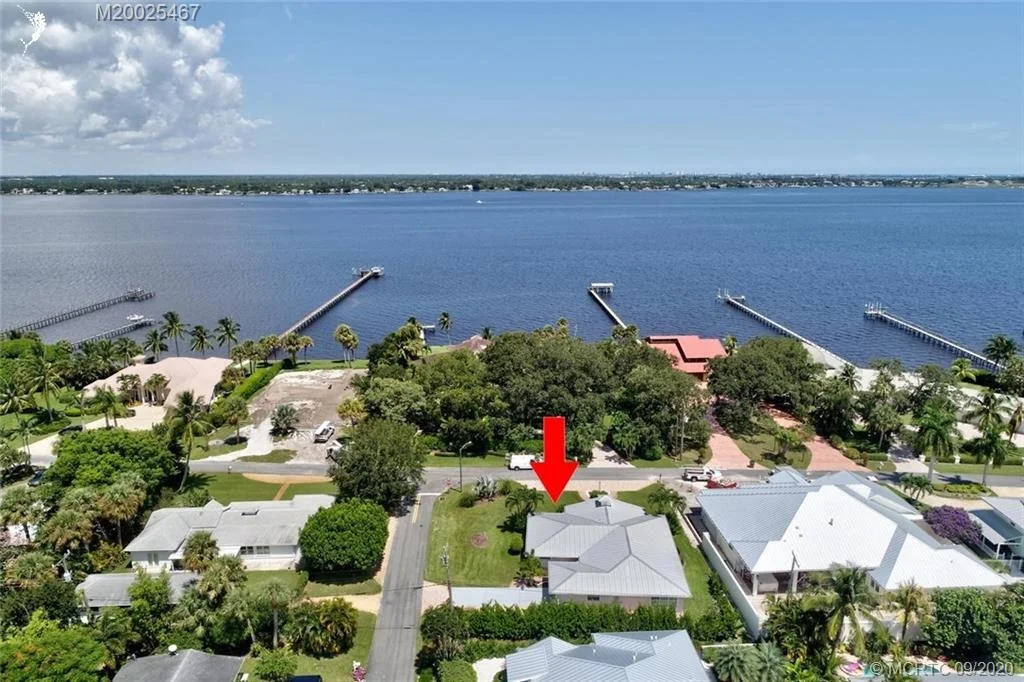 Photo of 904 SE Riverside Drive
