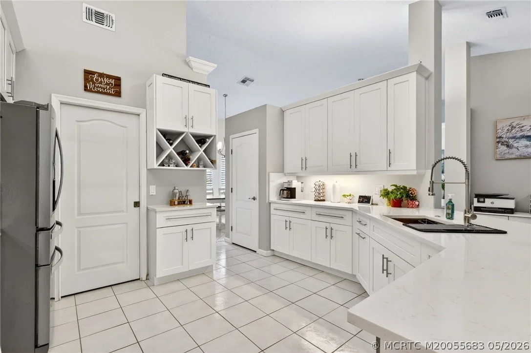 Photo of 671 SE Pin Oak Terrace