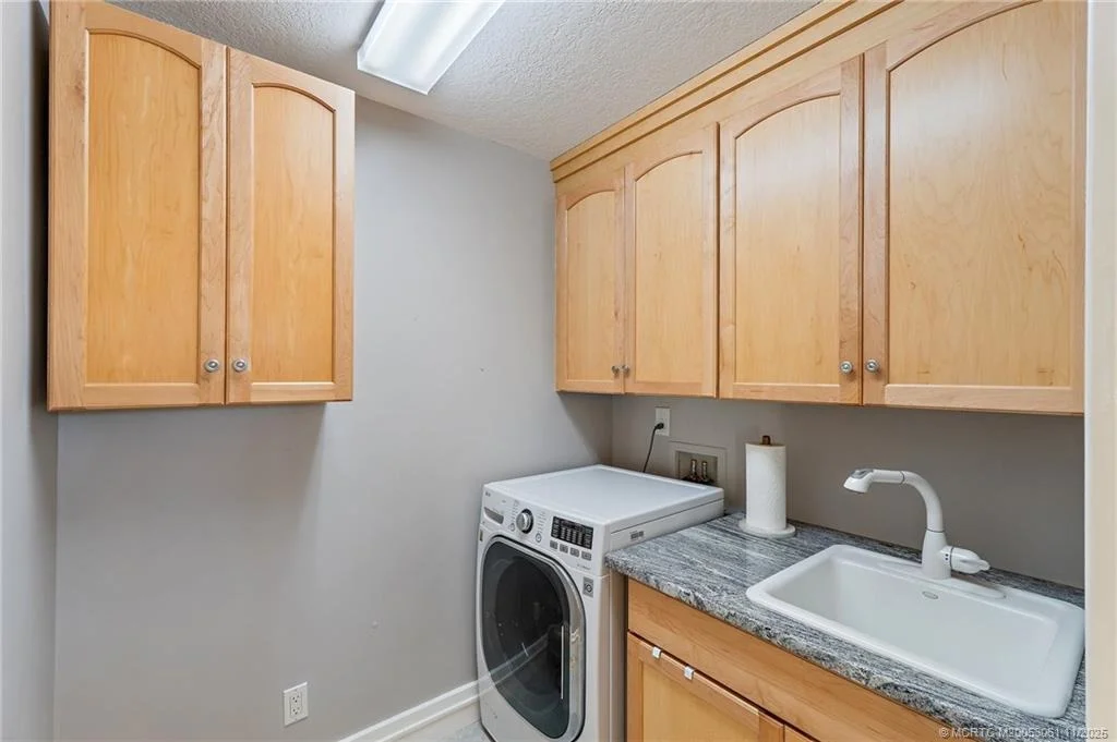 Photo of 655 SW Salerno Road