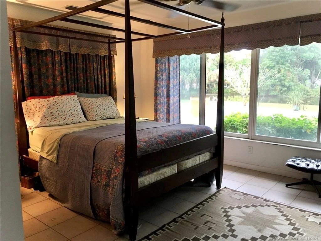 Photo of 702 NW Sunset Drive