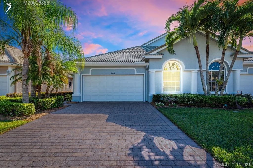 Photo of 840 NW Red Pine Way