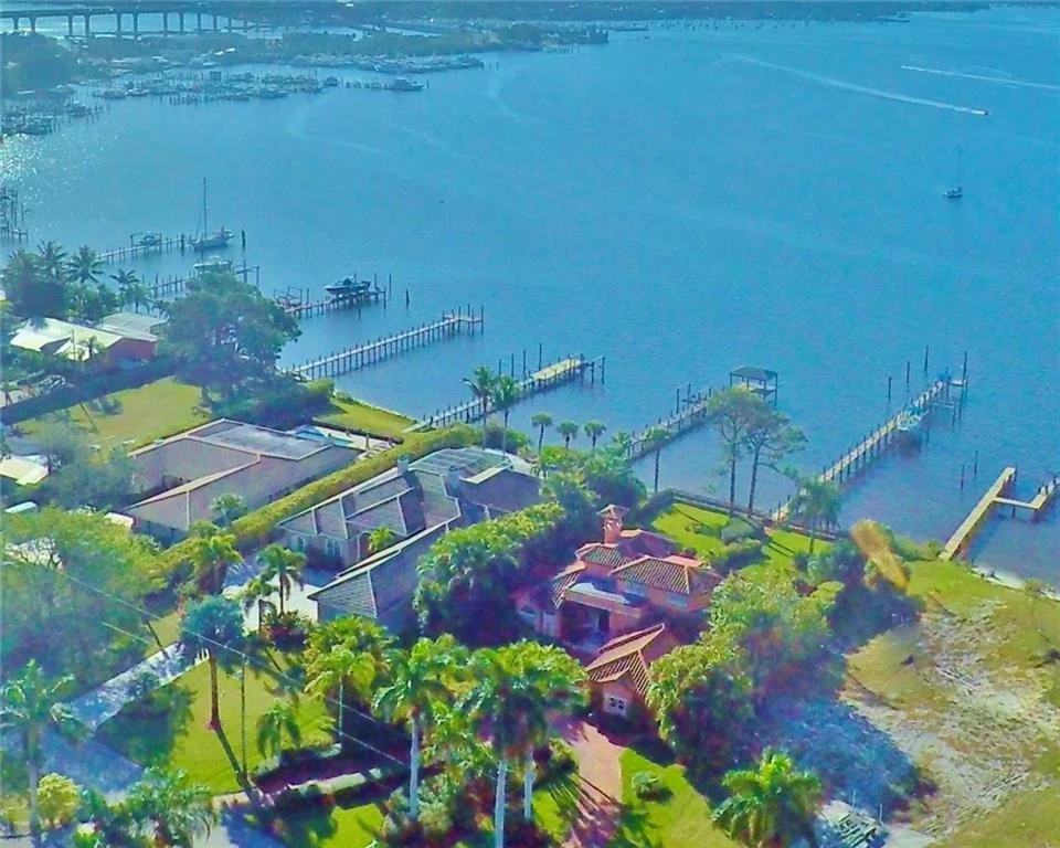 Photo of 661 NW Sunset Drive