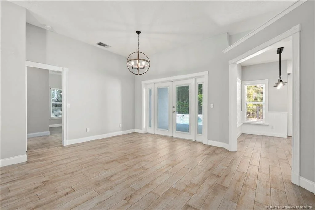 Photo of 449 SE Southwood Trail