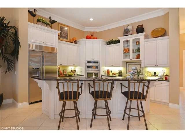 Photo of 825 SE Riverside Drive