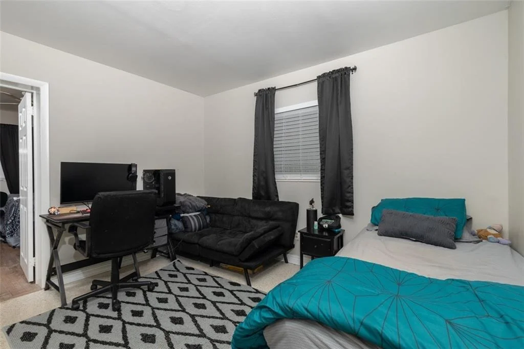 Photo of 2389 NW Sunset Boulevard