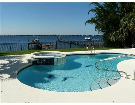 Photo of 1455 SE RIVERSIDE Drive