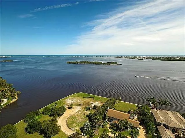 Photo of 1 N Island Road