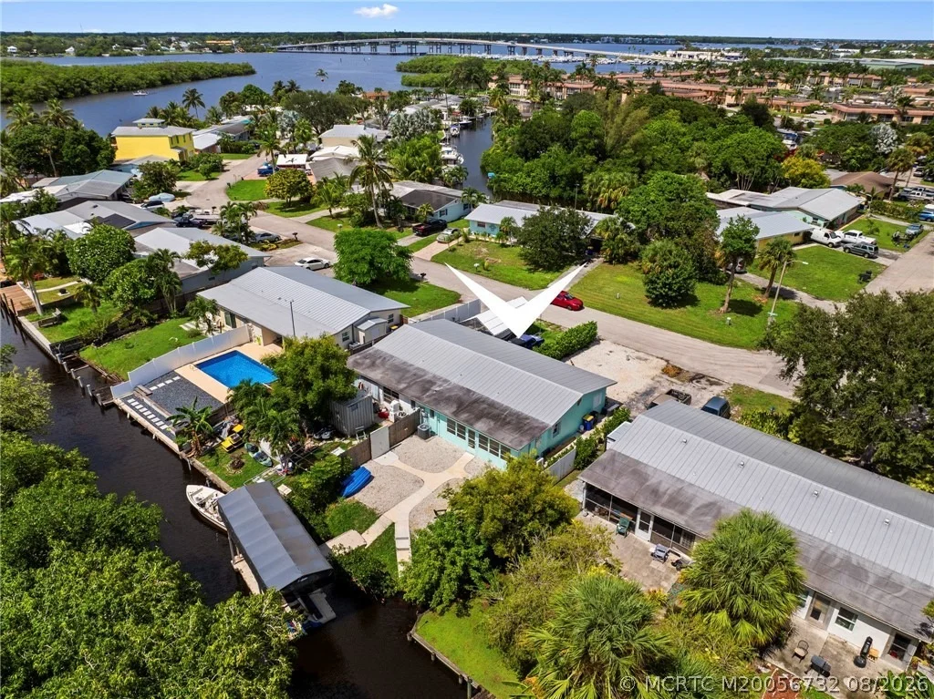 Photo of 30 SW Hideaway Place