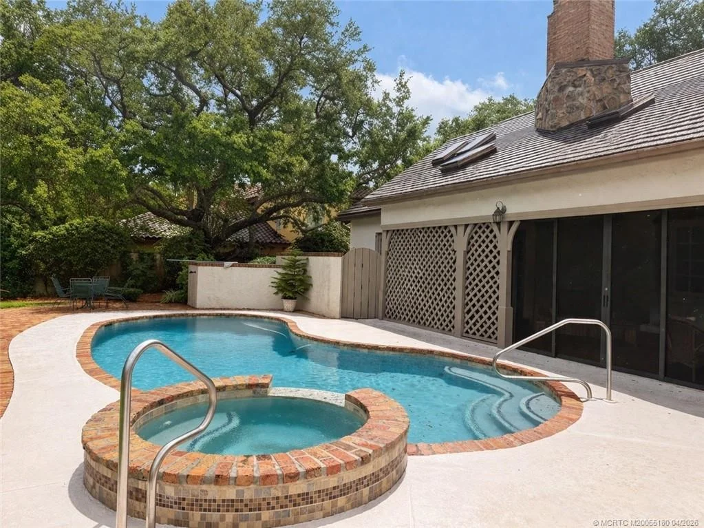 Photo of 10 Pineapple Lane