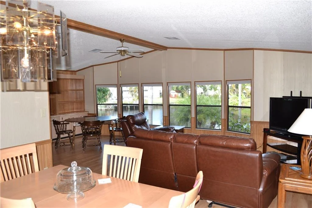 Photo of 191 SE Paradise Place