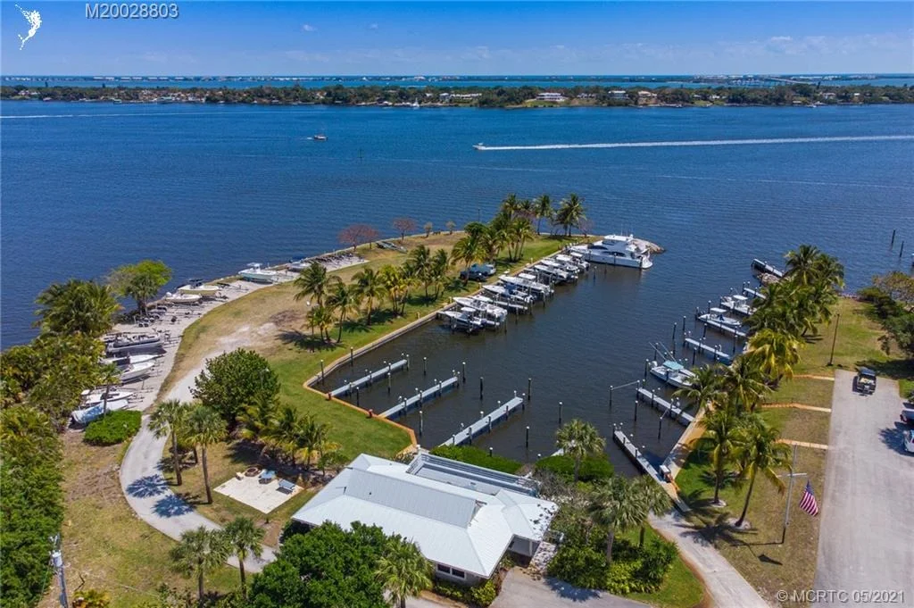Photo of 132 SE Harbor Point Drive