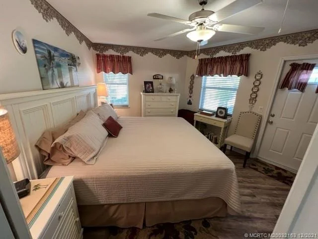 Photo of 698 Nettles Boulevard
