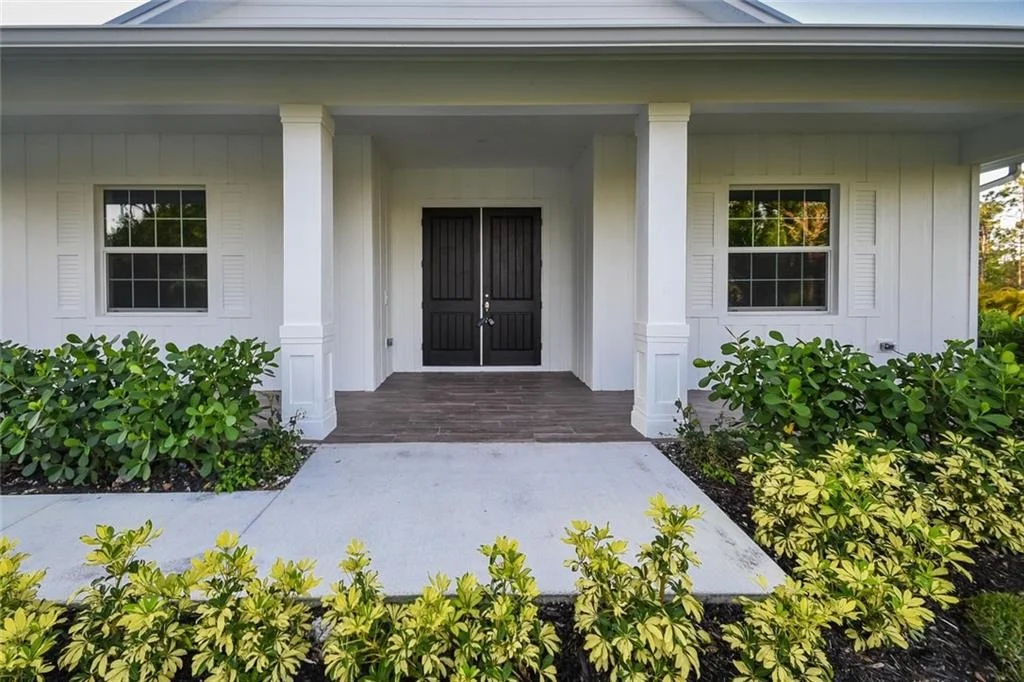 Photo of 1390 SE Cove Road