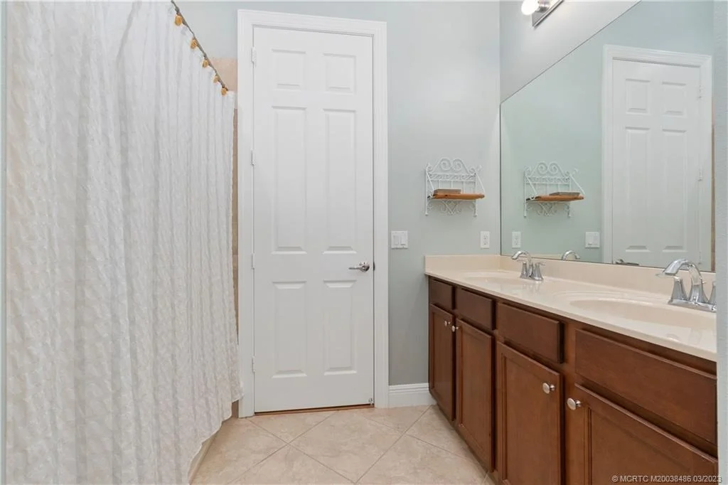 Photo of 503 SW Lost River Road