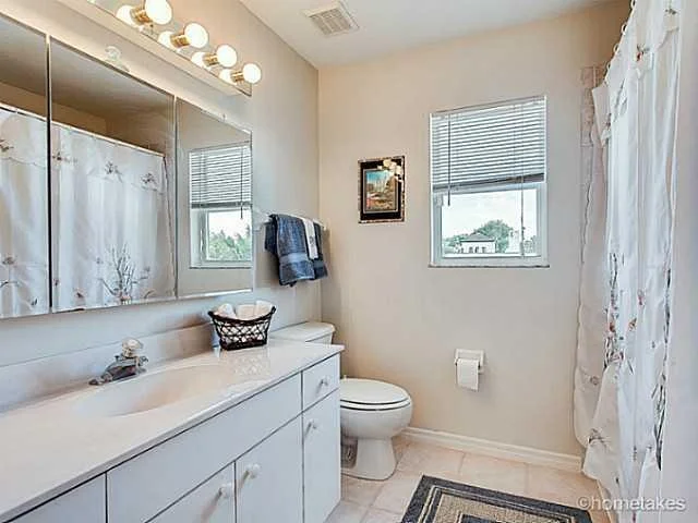 Photo of 1034 SE Riverside Drive