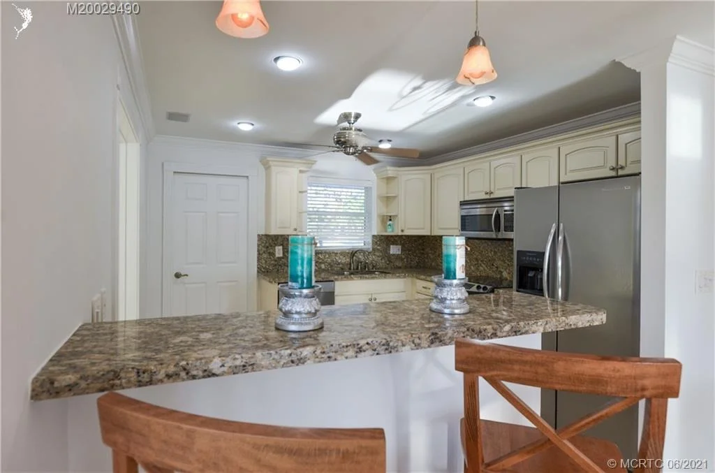Photo of 1360 NW Lakeside Trail