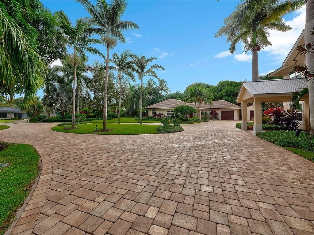 Photo of 1341 SE Riverside Drive