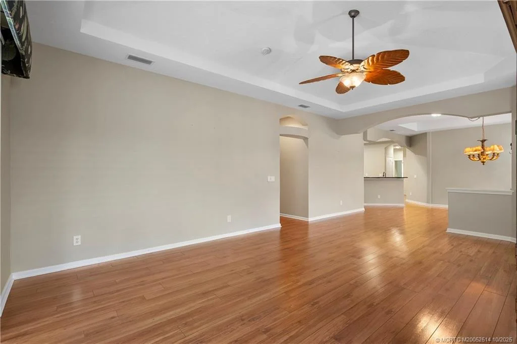 Photo of 620 NW Red Pine Way