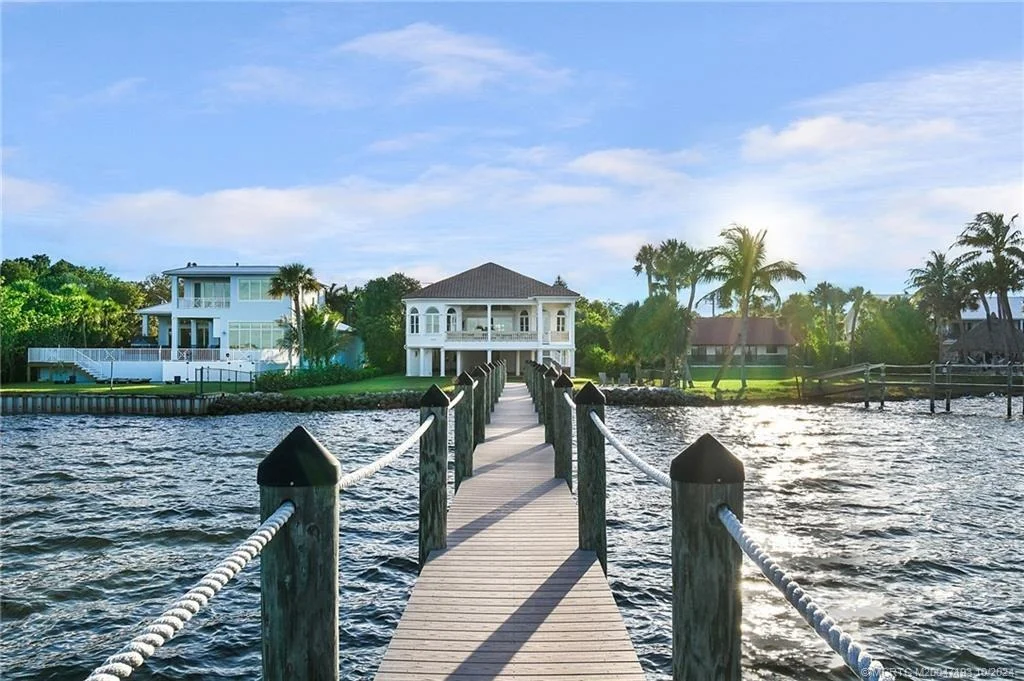 Photo of 102 N Sewalls Point Road