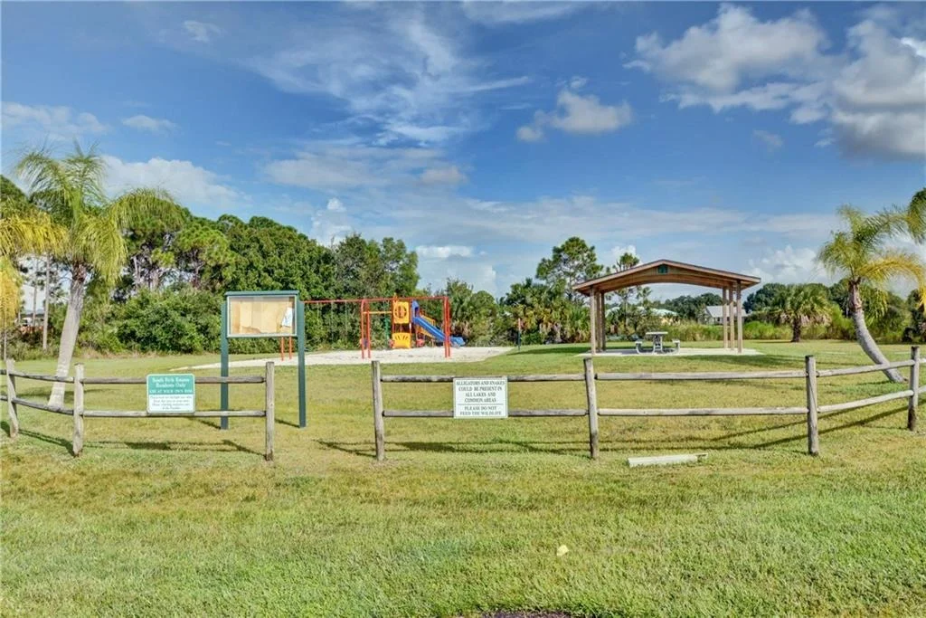 Photo of 864 SE Waterside Way