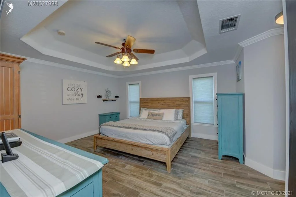 Photo of 320 SE Pelican Drive