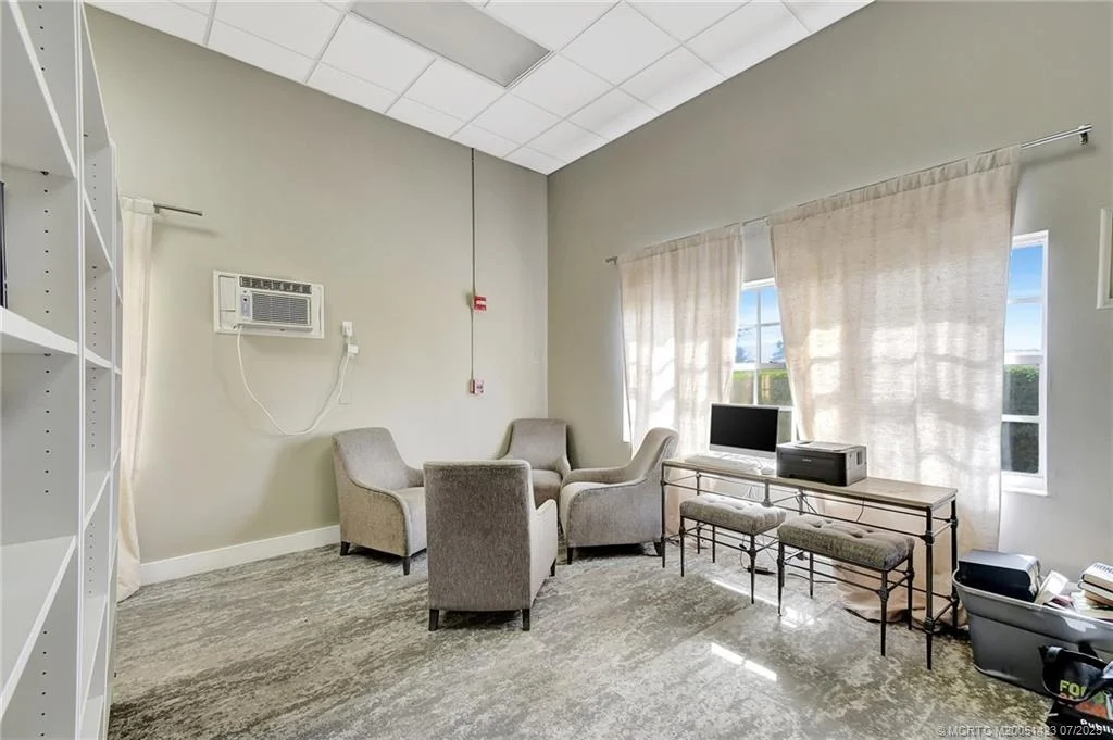 Photo of 4449 Royal Manor Boulevard