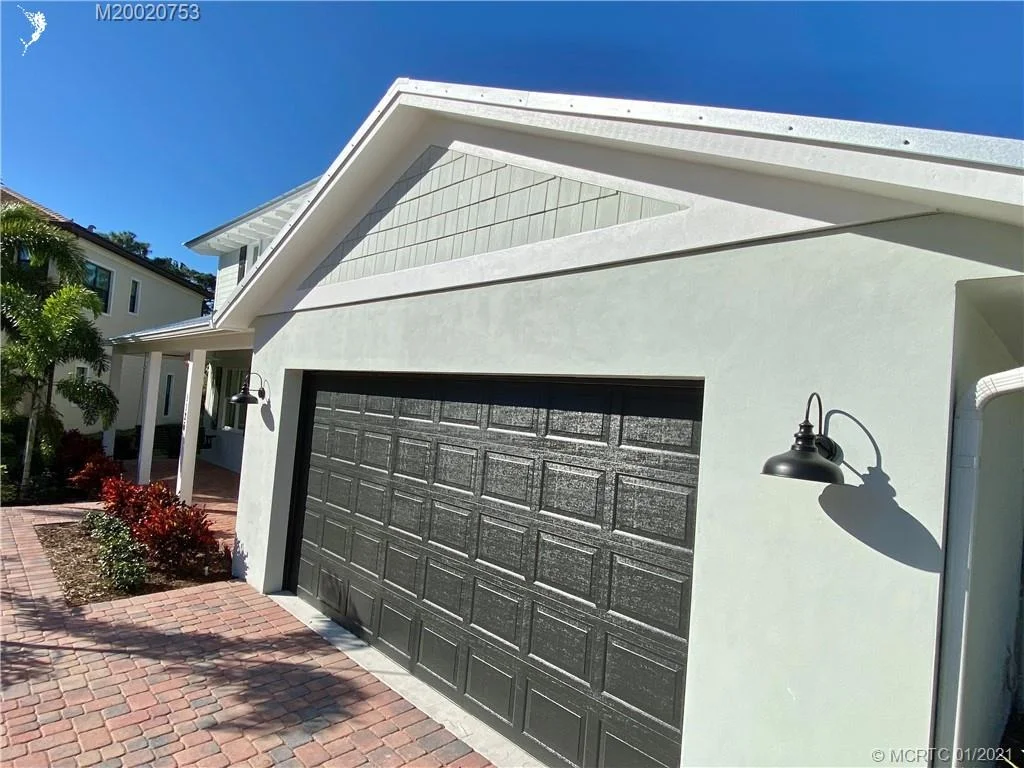 Photo of 1126 NE Post Oak Way